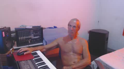 Snapshot of carlos2557 chatting on February 18, 11:28 am carlos online show from February 18, 11:28 am