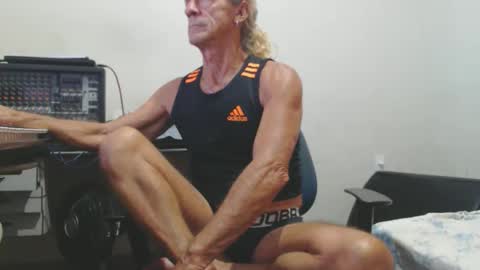 Snapshot of carlos2557 chatting on February 27, 1:27 am carlos online show from February 27, 1:27 am