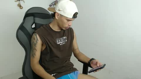 carlossmi01 online show from December 5, 11:30 am