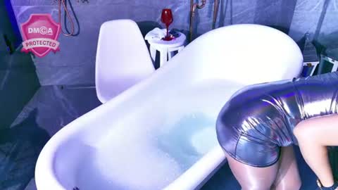 Snapshot of carlotta_ricci chatting on June 11, 12:43 am Carla Carla I am sensual goddes and i was born for loveworshipping and enjoyment. online show from June 11, 12:43 am