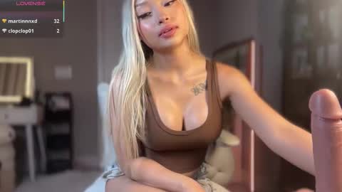 Snapshot of carmenxrose chatting on October 11, 2:33 am carmenxrose online show from October 11, 2:33 am