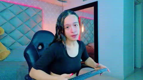 caro_adams1 online show from December 15, 11:14 am