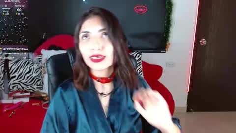 Snapshot of carolaine69_ chatting on December 9, 9:16 pm Caroline online show from December 9, 9:16 pm