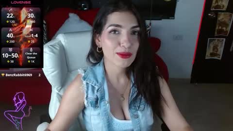 Caroline online show from February 17, 2:02 pm