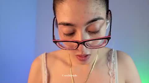 Snapshot of carolblonde chatting on June 27, 2:05 am Char online show from June 27, 2:05 am