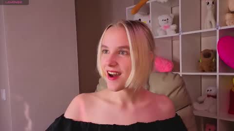 Snapshot of carolin_miller chatting on September 15, 8:14 am Carol online show from September 15, 8:14 am