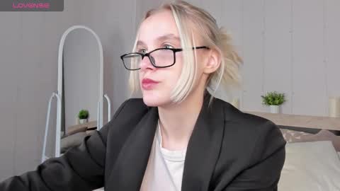 Snapshot of carolin_miller chatting on September 23, 6:27 am Carol online show from September 23, 6:27 am