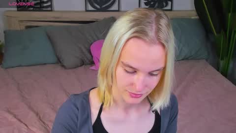 Snapshot of carolin_miller chatting on September 25, 8:40 am Carol online show from September 25, 8:40 am