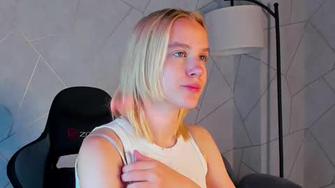 Snapshot of carolin_miller chatting on September 30, 9:03 am Carol online show from September 30, 9:03 am