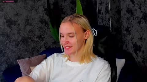 Snapshot of carolin_miller chatting on October 13, 7:52 am Carol online show from October 13, 7:52 am