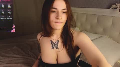 Snapshot of carolina_noreen chatting on February 23, 10:01 am carolina_noreen online show from February 23, 10:01 am