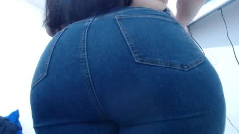 Snapshot of carolina_zabala_19 chatting on April 25, 4:48 pm carolina_zabala_19 online show from April 25, 4:48 pm
