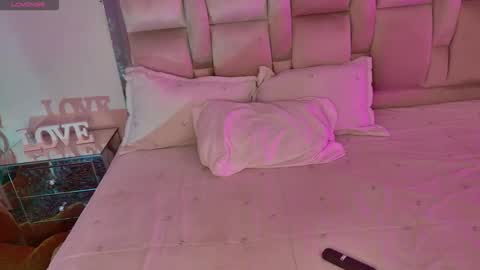 caroline online show from November 25, 4:56 am