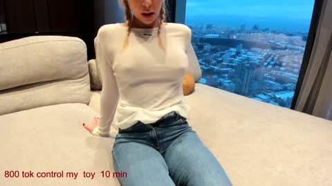 Lina.I will online 1 December   online show from December 17, 1:05 pm