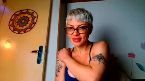 carolinamonroems online show from April 14, 2:17 am
