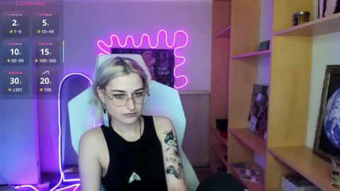 Caroline online show from October 13, 3:28 am
