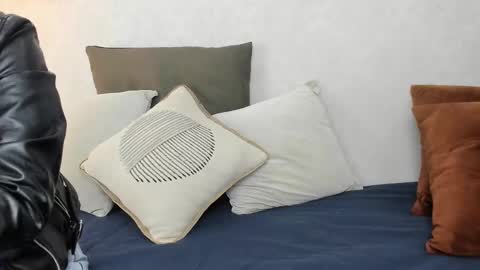  Caroline  online show from December 5, 11:30 am