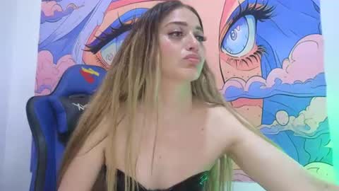 Snapshot of caroline_hernandes chatting on August 7, 9:28 pm Carolina online show from August 7, 9:28 pm