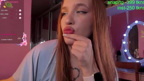 Snapshot of caroline_kiparis chatting on November 4, 8:41 pm Caro online show from November 4, 8:41 pm