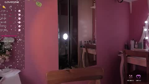 Snapshot of caroline_kiparis chatting on November 25, 7:58 pm Caro online show from November 25, 7:58 pm