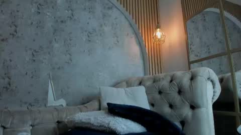 Snapshot of caroline_laurent_ chatting on July 17, 8:14 pm Caro online show from July 17, 8:14 pm