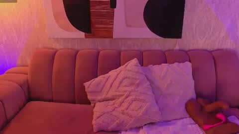 Snapshot of caroline_laurent_ chatting on August 2, 11:30 am Caro online show from August 2, 11:30 am
