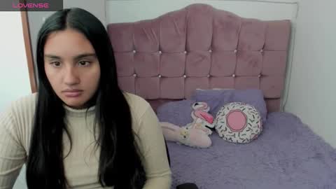 caroline_rodriguez_9 online show from November 3, 7:15 pm