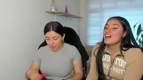 caroline_rodriguez_9 online show from December 3, 7:23 pm