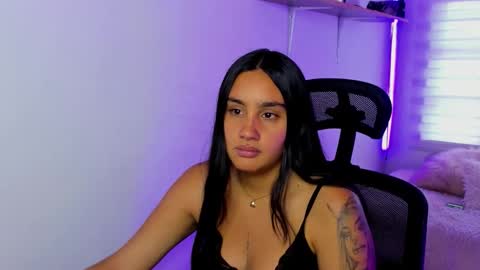 caroline_rodriguez_9 online show from December 21, 6:59 pm