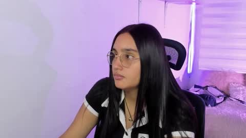 caroline_rodriguez_9 online show from January 16, 7:07 pm