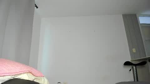 Snapshot of caroline_tovar_ chatting on June 21, 9:28 pm Caroline Tovar Lovense is active my orgasms in your hands Give me more pleasure and make me cum online show from June 21, 9:28 pm