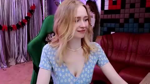 Caroline online show from November 11, 12:38 pm