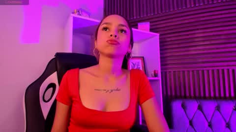 Caroline online show from February 12, 2:01 pm