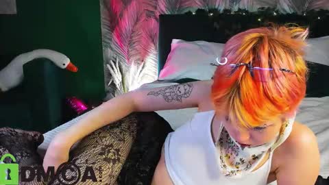 Snapshot of carolinerichter chatting on December 19, 2:07 am CarolineRichter online show from December 19, 2:07 am