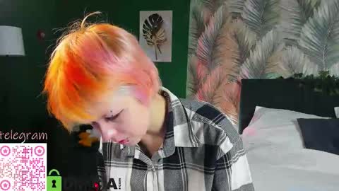 Snapshot of carolinerichter chatting on December 20, 2:07 am CarolineRichter online show from December 20, 2:07 am