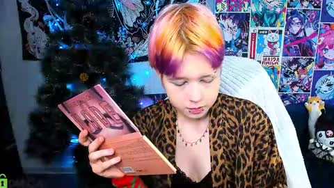 Snapshot of carolinerichter chatting on January 11, 1:43 am CarolineRichter online show from January 11, 1:43 am