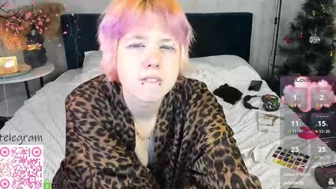 Snapshot of carolinerichter chatting on January 12, 7:02 am CarolineRichter online show from January 12, 7:02 am