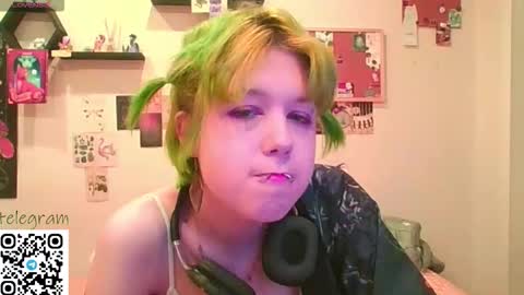 Snapshot of carolinerichter chatting on February 4, 11:09 pm CarolineRichter online show from February 4, 11:09 pm