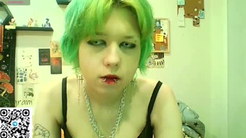 Snapshot of carolinerichter chatting on February 9, 1:31 am CarolineRichter online show from February 9, 1:31 am