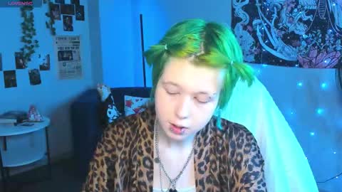 Snapshot of carolinerichter chatting on March 3, 2:18 am CarolineRichter online show from March 3, 2:18 am