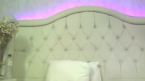 carolinesampaio online show from November 15, 11:18 am