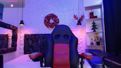 Snapshot of carolinescoth_dl chatting on December 14, 7:14 pm Caroline Scoth online show from December 14, 7:14 pm