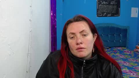 Carolinhe  online show from February 4, 7:09 pm