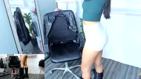 Snapshot of carolu_ chatting on March 4, 4:20 pm Caro online show from March 4, 4:20 pm