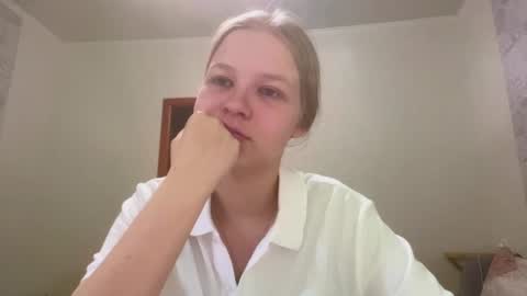Snapshot of carolynesturino chatting on July 8, 8:08 am carolynesturino online show from July 8, 8:08 am