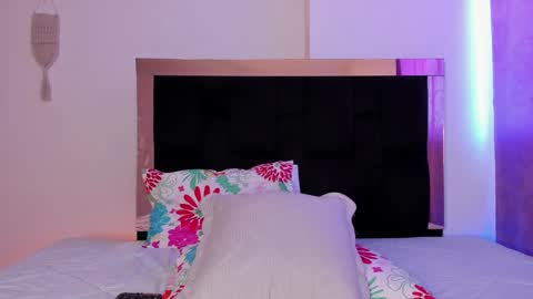 Snapshot of carorosse chatting on December 8, 5:22 pm Caro online show from December 8, 5:22 pm