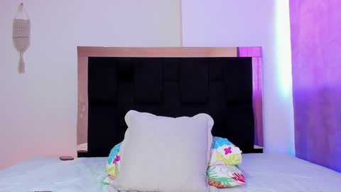 Snapshot of carorosse chatting on December 8, 8:25 pm Caro online show from December 8, 8:25 pm