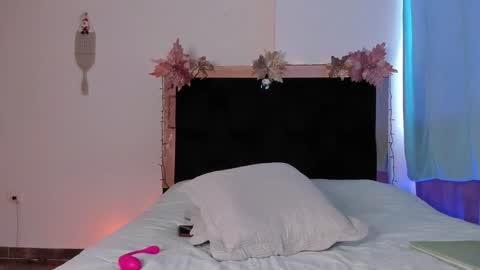 Snapshot of carorosse chatting on December 16, 7:43 pm Caro online show from December 16, 7:43 pm