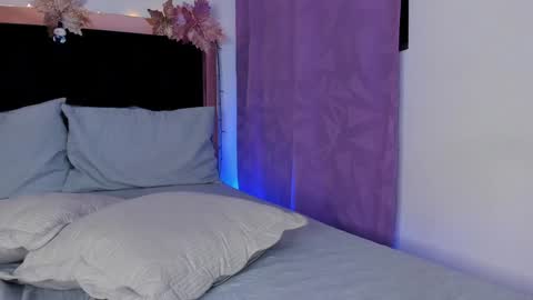 Snapshot of carorosse chatting on January 4, 1:31 am Caro online show from January 4, 1:31 am