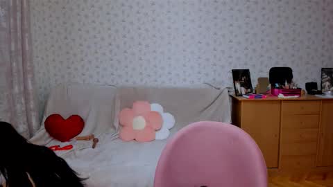 Your 3 online show from February 8, 5:05 pm